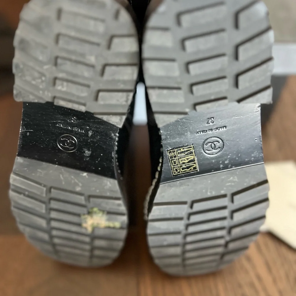 100% Authentic CHANEL calfskin velvet pearl combat boots - Picture 8 of 9